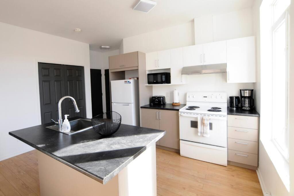 Le 1808 - Spacieux Avec Balcon - Nord De Quebec Apartment Luaran gambar