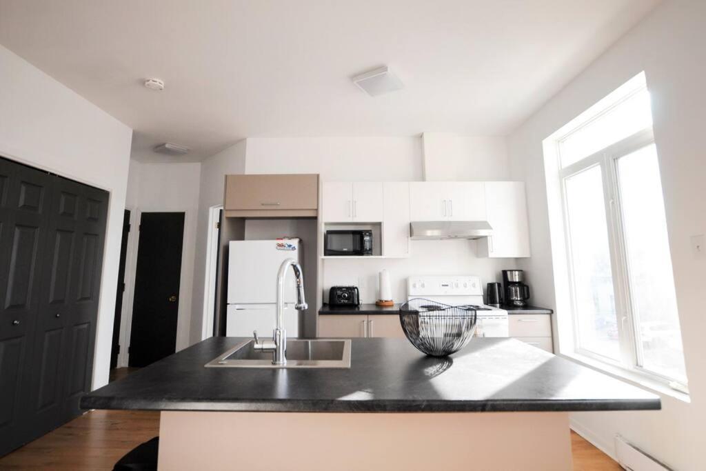 Le 1808 - Spacieux Avec Balcon - Nord De Quebec Apartment Luaran gambar